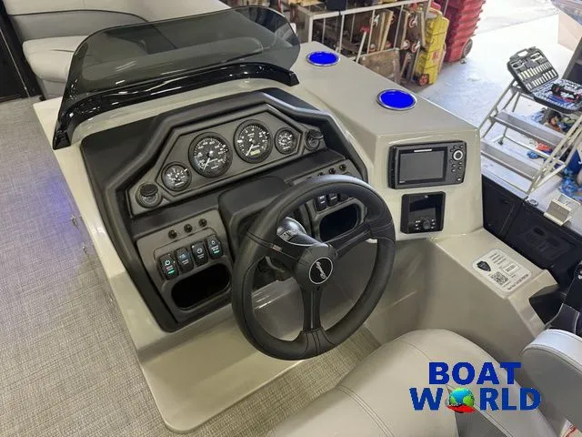 Slide: The Image of Bentley Pontoons Legacy 220 Swingback & Honda 4-Stroke EFI 2026 - 14