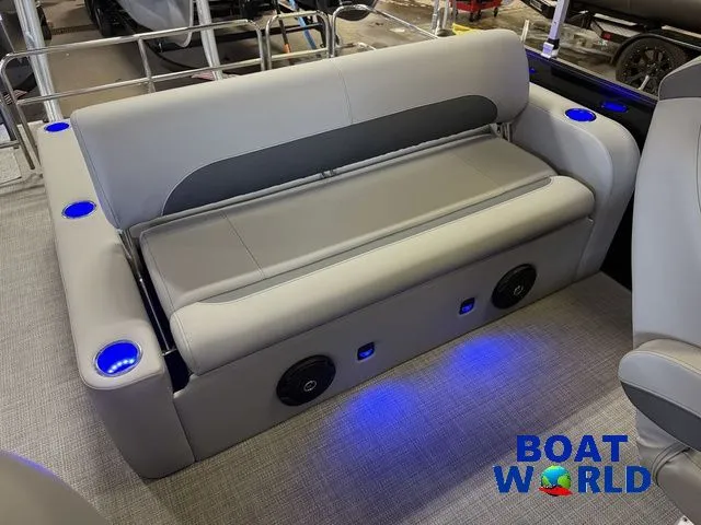 Slide: The Image of Bentley Pontoons Legacy 220 Swingback & Honda 4-Stroke EFI 2026 - 18