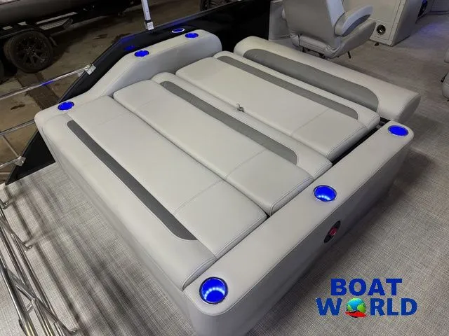 Slide: The Image of Bentley Pontoons Legacy 220 Swingback & Honda 4-Stroke EFI 2026 - 20