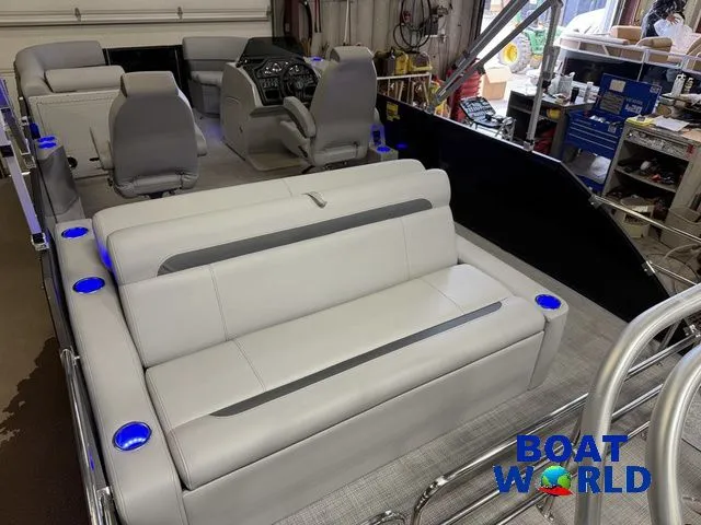 Slide: The Image of Bentley Pontoons Legacy 220 Swingback & Honda 4-Stroke EFI 2026 - 22
