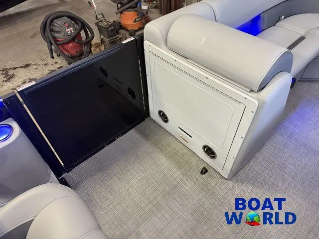 Slide: The Image of Bentley Pontoons Legacy 220 Swingback & Honda 4-Stroke EFI 2026 - 27