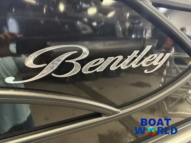 Slide: The Image of Bentley Pontoons Legacy 220 Swingback & Honda 4-Stroke EFI 2026 - 38