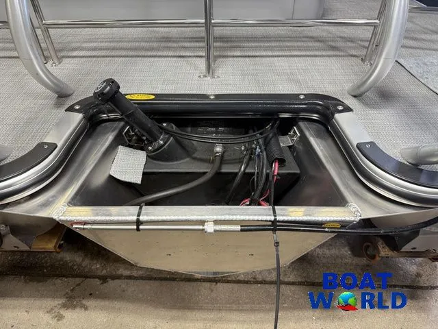 Slide: The Image of Bentley Pontoons Legacy 220 Swingback & Honda 4-Stroke EFI 2026 - 40