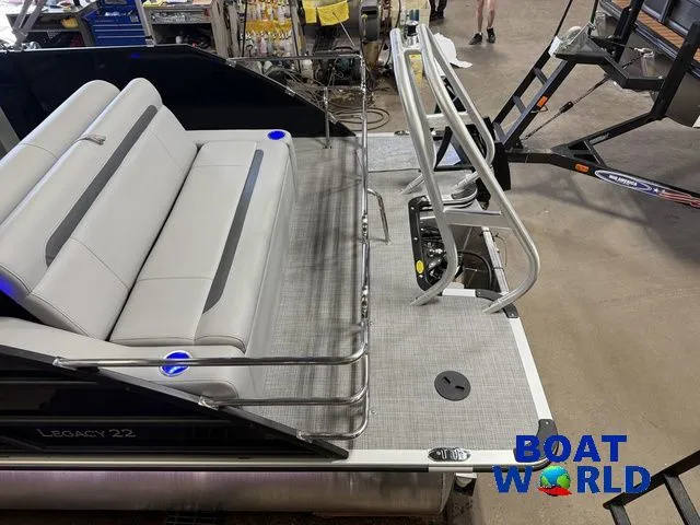 Slide: The Image of Bentley Pontoons Legacy 220 Swingback & Honda 4-Stroke EFI 2026 - 6