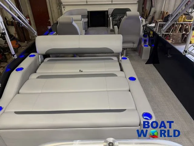 Slide: The Image of Bentley Pontoons Legacy 220 Swingback & Honda 4-Stroke EFI 2026 - 7