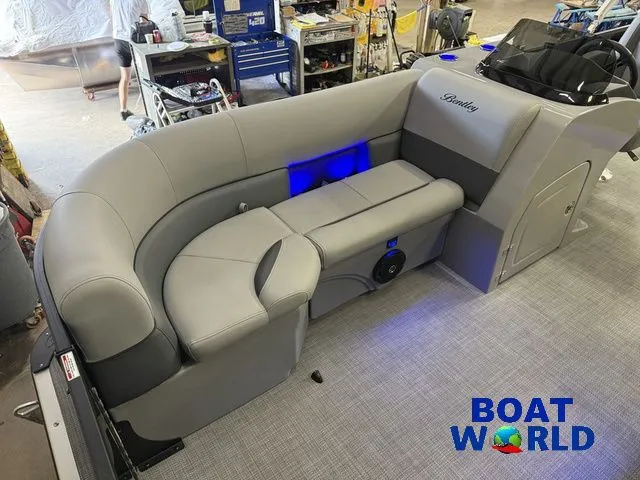 Slide: The Image of Bentley Pontoons Legacy 220 Swingback & Honda 4-Stroke EFI 2026 - 9