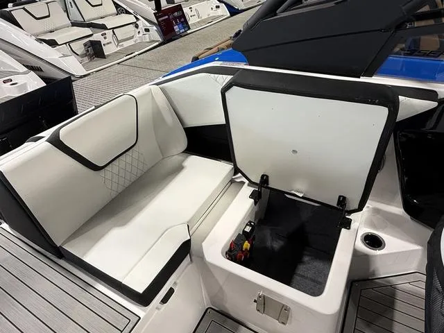 Slide: The Image of Yamaha 222S 2025 - 11