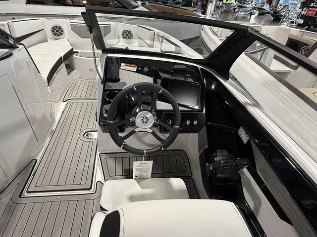 Slide: The Image of Yamaha 222S 2025 - 22