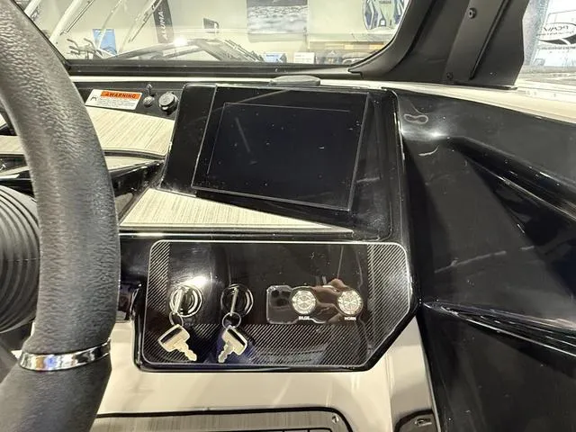 Slide: The Image of Yamaha 222S 2025 - 25