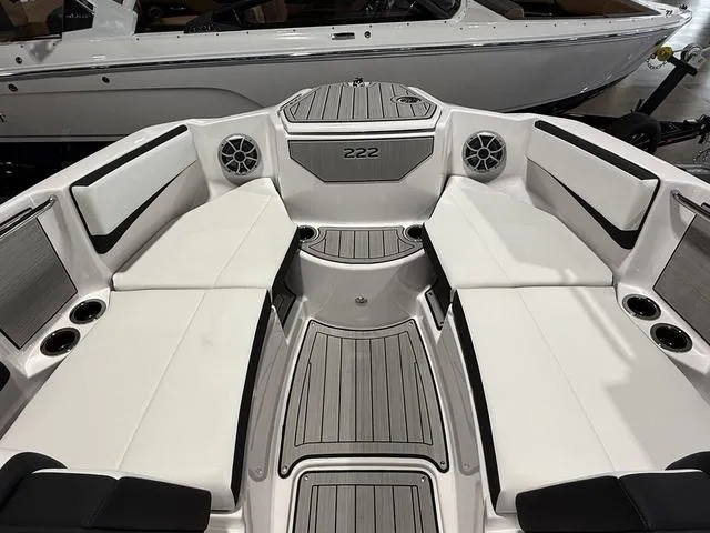 Slide: The Image of Yamaha 222S 2025 - 29