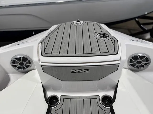 Slide: The Image of Yamaha 222S 2025 - 33