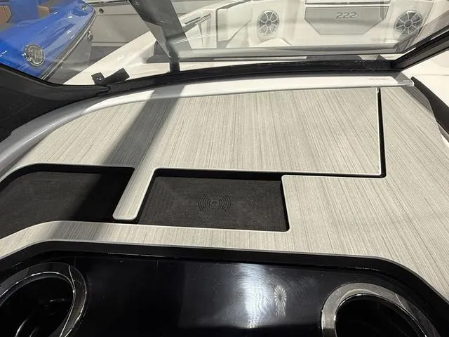 Slide: The Image of Yamaha 222S 2025 - 19