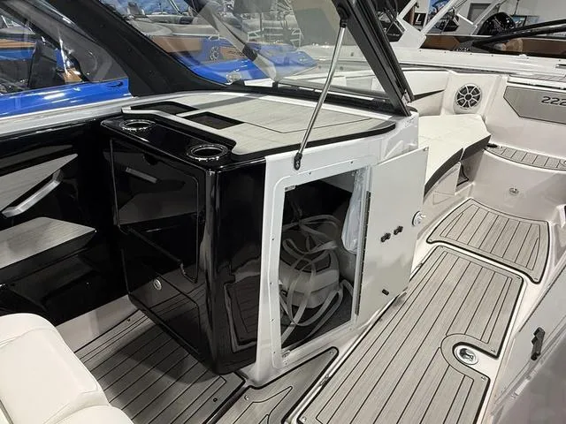 Slide: The Image of Yamaha 222S 2025 - 20