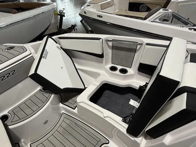 Slide: The Image of Yamaha 222S 2025 - 32