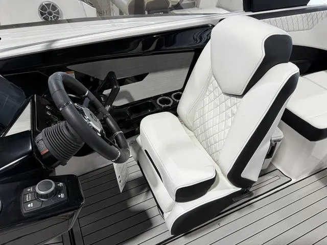 Slide: The Image of Yamaha 222S 2025 - 35