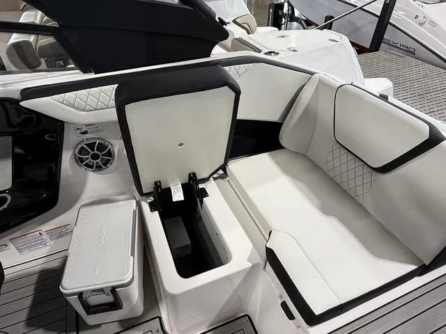 Slide: The Image of Yamaha 222S 2025 - 9