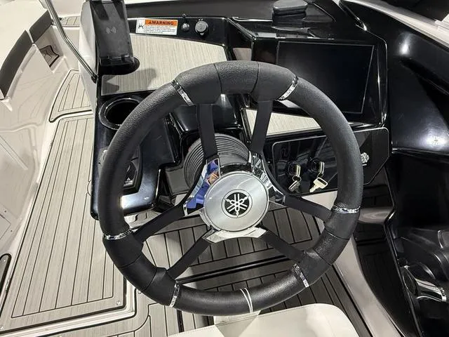 Slide: The Image of Yamaha 222S 2025 - 24