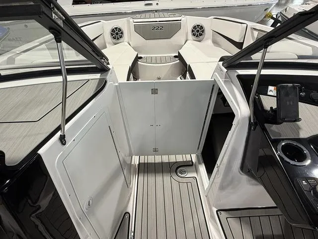 Slide: The Image of Yamaha 222S 2025 - 28