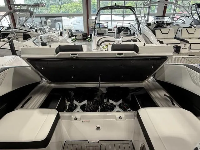 Slide: The Image of Yamaha 222S 2025 - 7