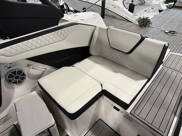 Slide: The Image of Yamaha 222S 2025 - 8