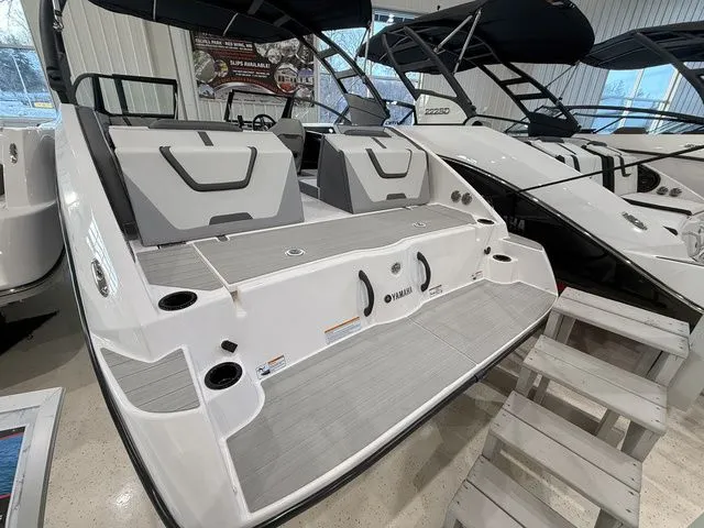 Slide: The Image of Yamaha AR220 2025 - 6