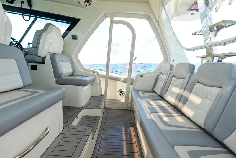 Slide: The Image of Scout 530 LXF 2022 - 64