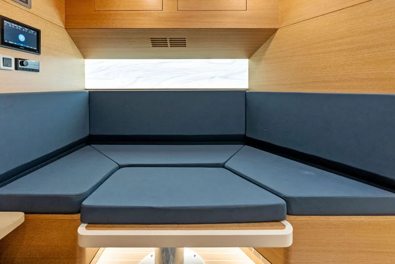 Slide: The Image of Scout 530 LXF 2022 - 72