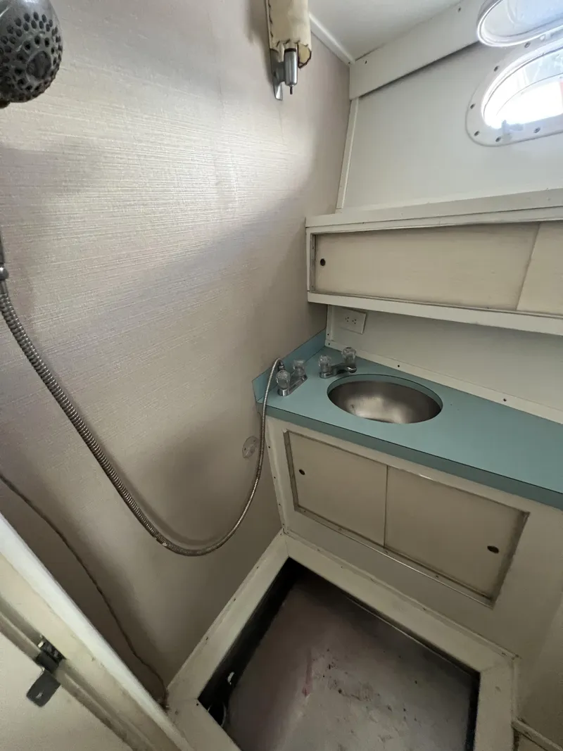 Slide: The Image of crew head w/shower - 26