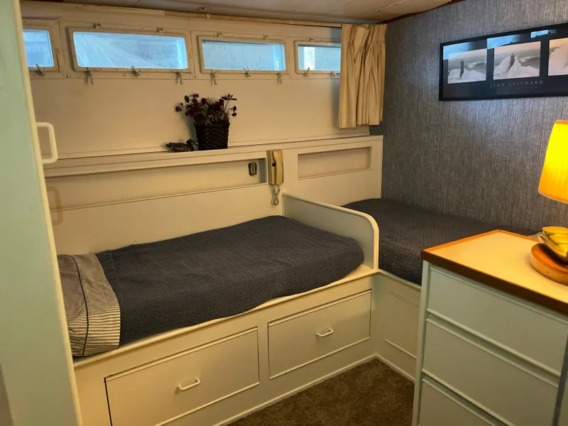 Slide: The Image of guest stateroom port side - 31