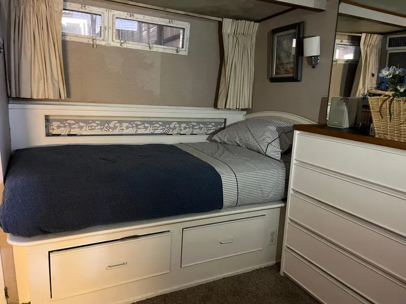 Slide: The Image of owners stateroom berth stbd side  - 36