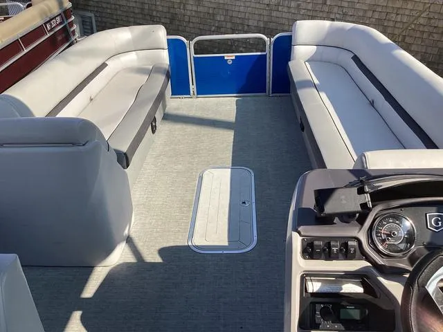 Slide: The Image of Godfrey SW2386C 2022 - 7