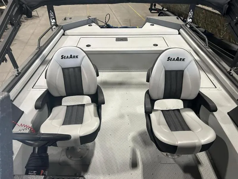 Slide: The Image of SeaArk EasyCat 2025 - 10