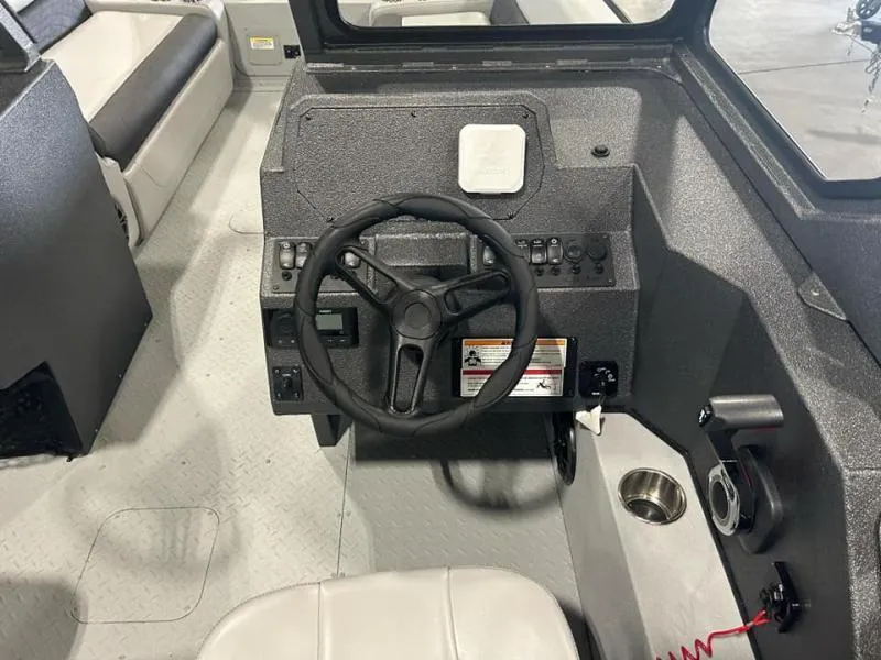 Slide: The Image of SeaArk EasyCat 2025 - 8