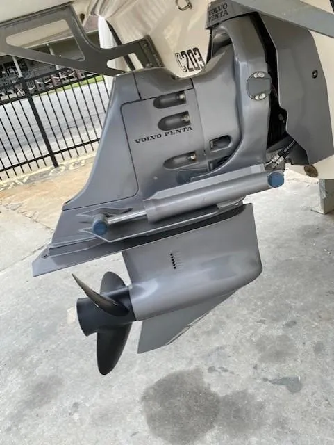 Slide: The Image of 2004 Glastron 185 GX boat with Volvo Penta outboard motor, close-up view. - 8