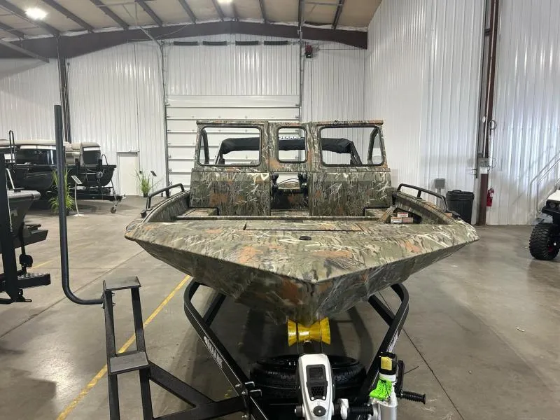 Slide: The Image of SeaArk ProCat 240 2025 - 10