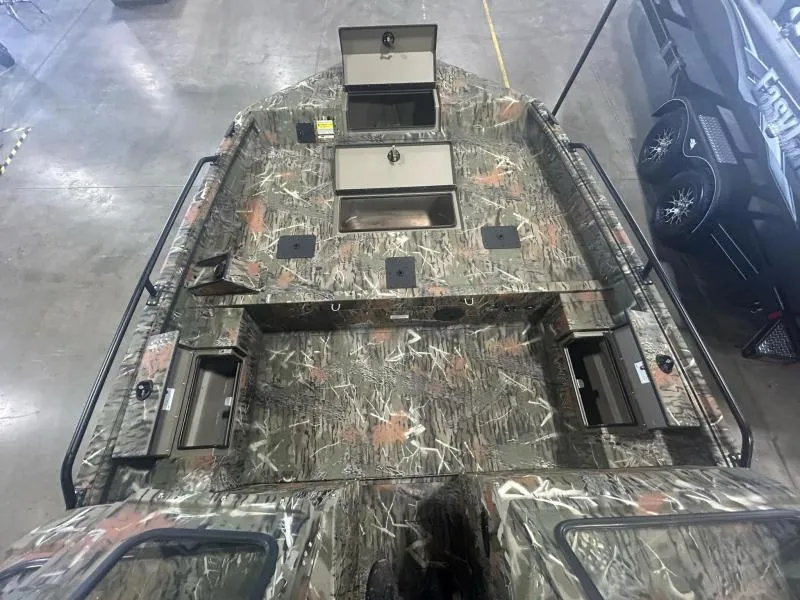 Slide: The Image of SeaArk ProCat 240 2025 - 2