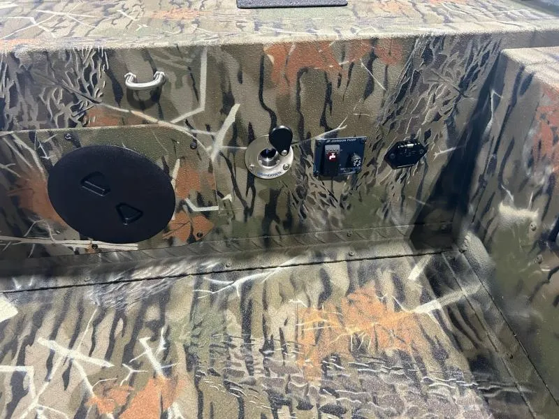 Slide: The Image of SeaArk ProCat 240 2025 - 3