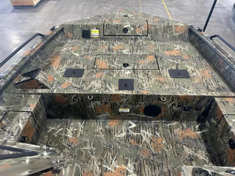 Slide: The Image of SeaArk ProCat 240 2025 - 4