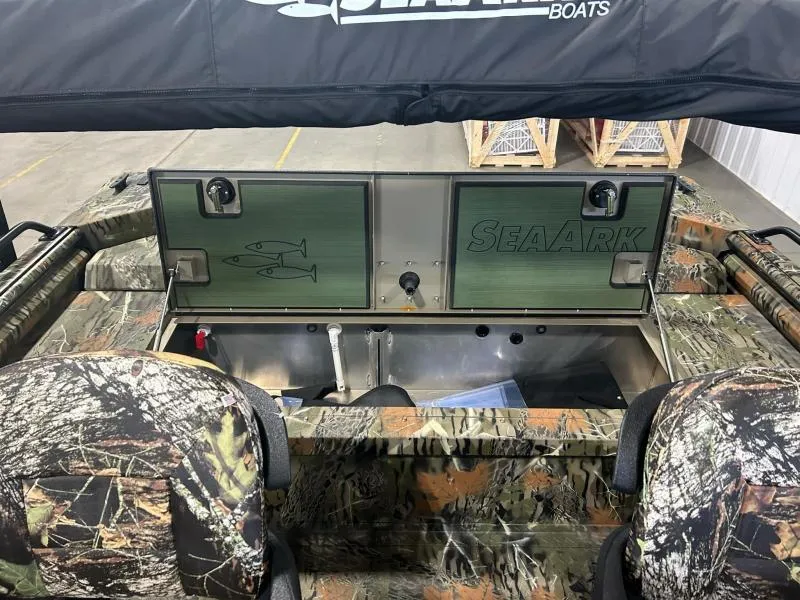 Slide: The Image of SeaArk ProCat 240 2025 - 5