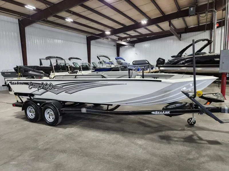 Slide: The Image of SeaArk Easy 200 2025 - 3