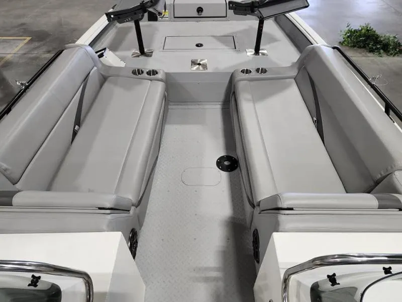 Slide: The Image of SeaArk Easy 200 2025 - 5