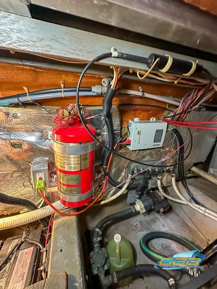 Slide: The Image of Carver 3807 Aft Cabin Motor Yacht 1989 - 60