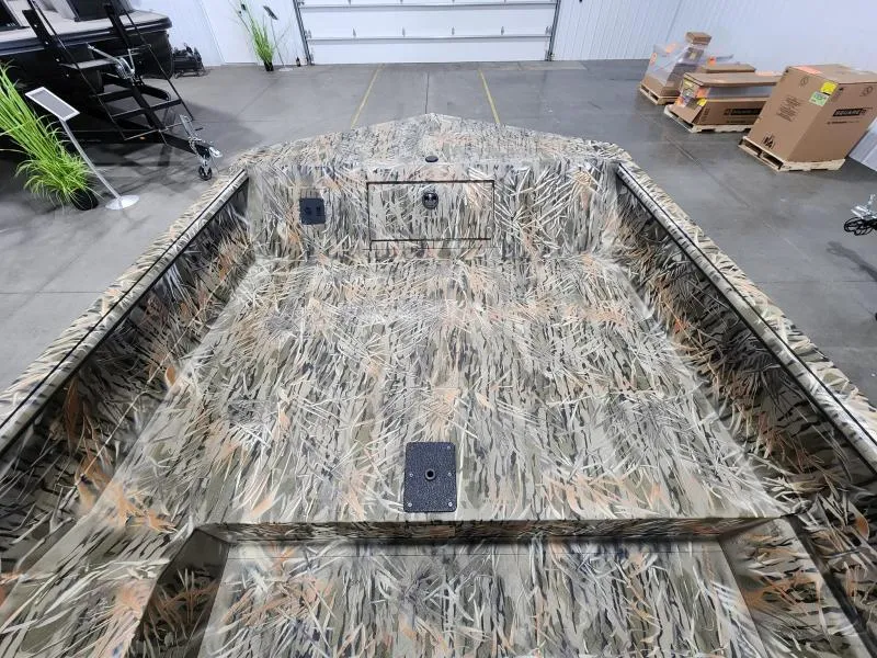 Slide: The Image of SeaArk 2072 DXS SLD 2025 - 8