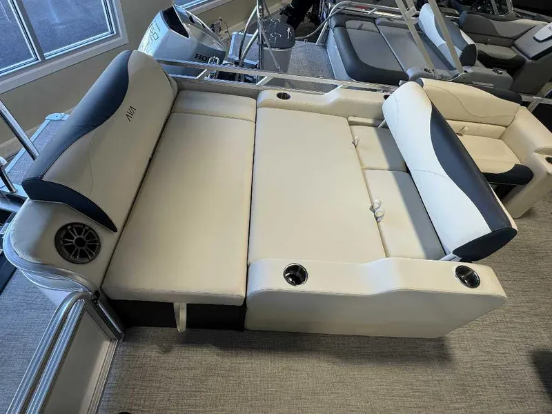 Slide: The Image of Avalon 23 LSZ VRL 2025 - 7