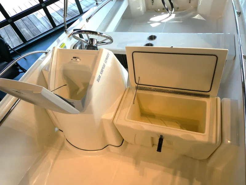 Slide: The Image of Boston Whaler 160 Super Sport 2024 - 6