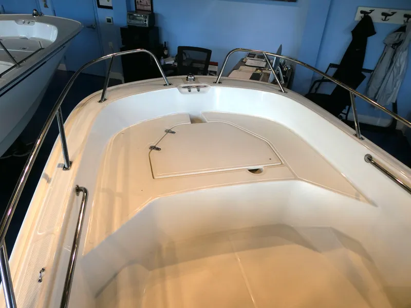 Slide: The Image of Boston Whaler 160 Super Sport 2024 - 9