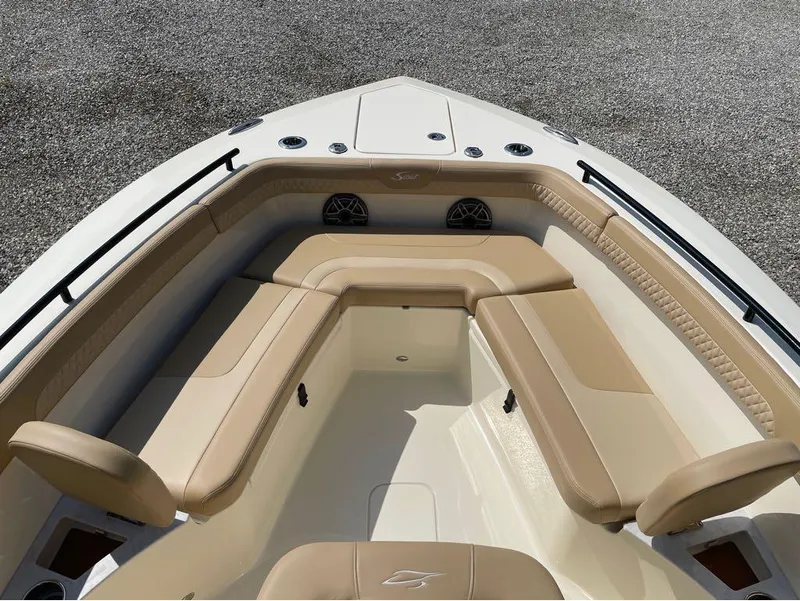 Slide: The Image of Scout 260 LXF 2025 - 10