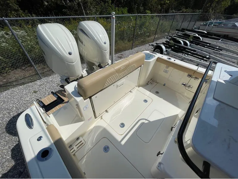 Slide: The Image of Scout 260 LXF 2025 - 16