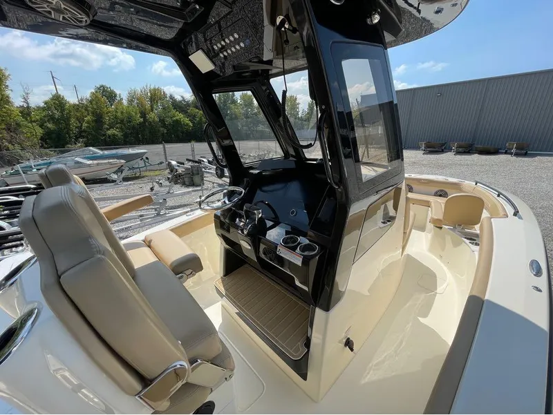 Slide: The Image of Scout 260 LXF 2025 - 17