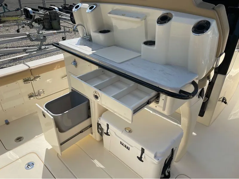 Slide: The Image of Scout 260 LXF 2025 - 19